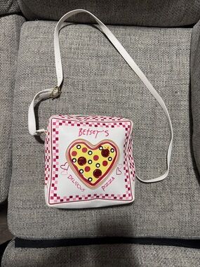 Betsey Johnson Kitsch "So Hot So Fresh" Pizza Box Crossbody bag.